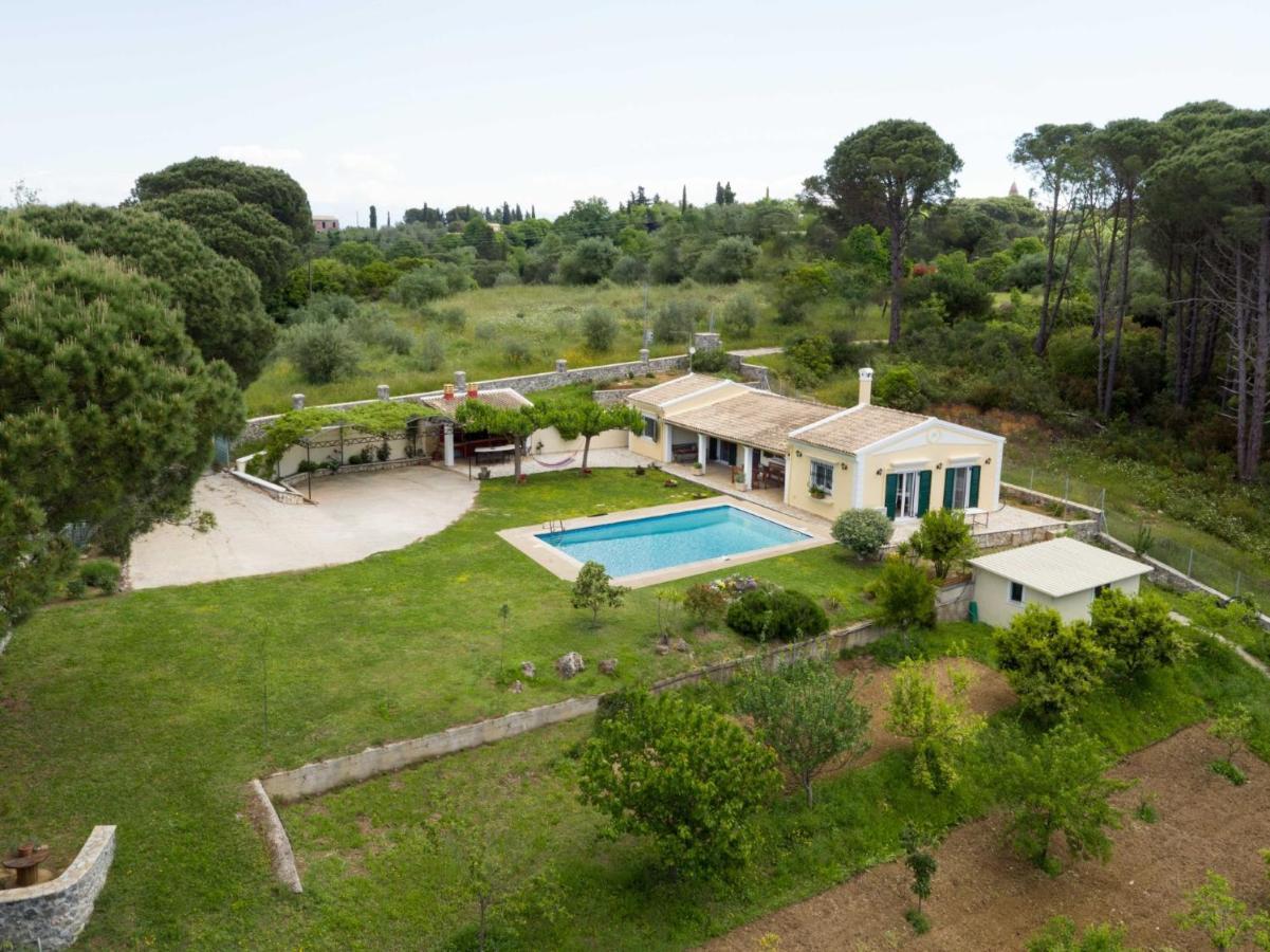 Villa Pine Forest Kompítsion Екстериор снимка