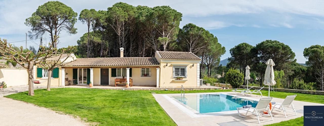 Villa Pine Forest Kompítsion Екстериор снимка