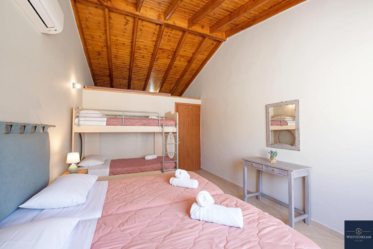 Villa Pine Forest Kompítsion Екстериор снимка