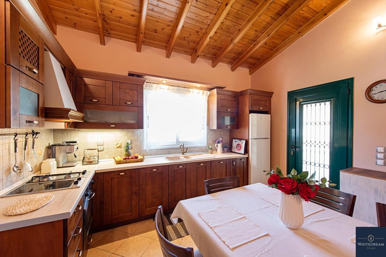 Villa Pine Forest Kompítsion Екстериор снимка