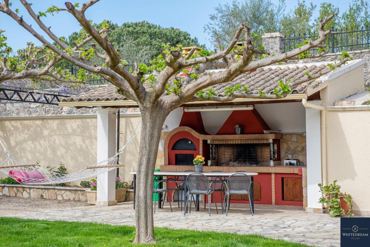 Villa Pine Forest Kompítsion Екстериор снимка