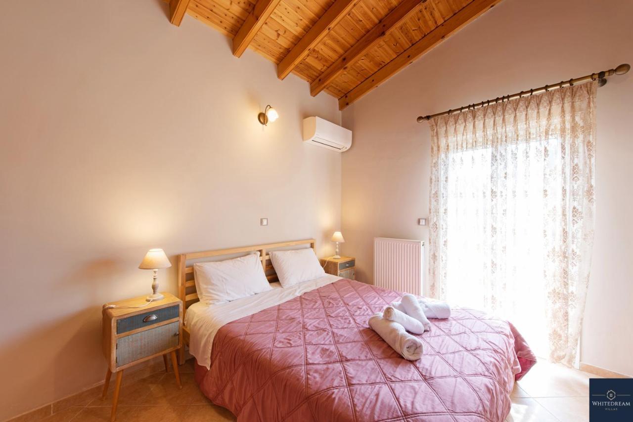 Villa Pine Forest Kompítsion Екстериор снимка