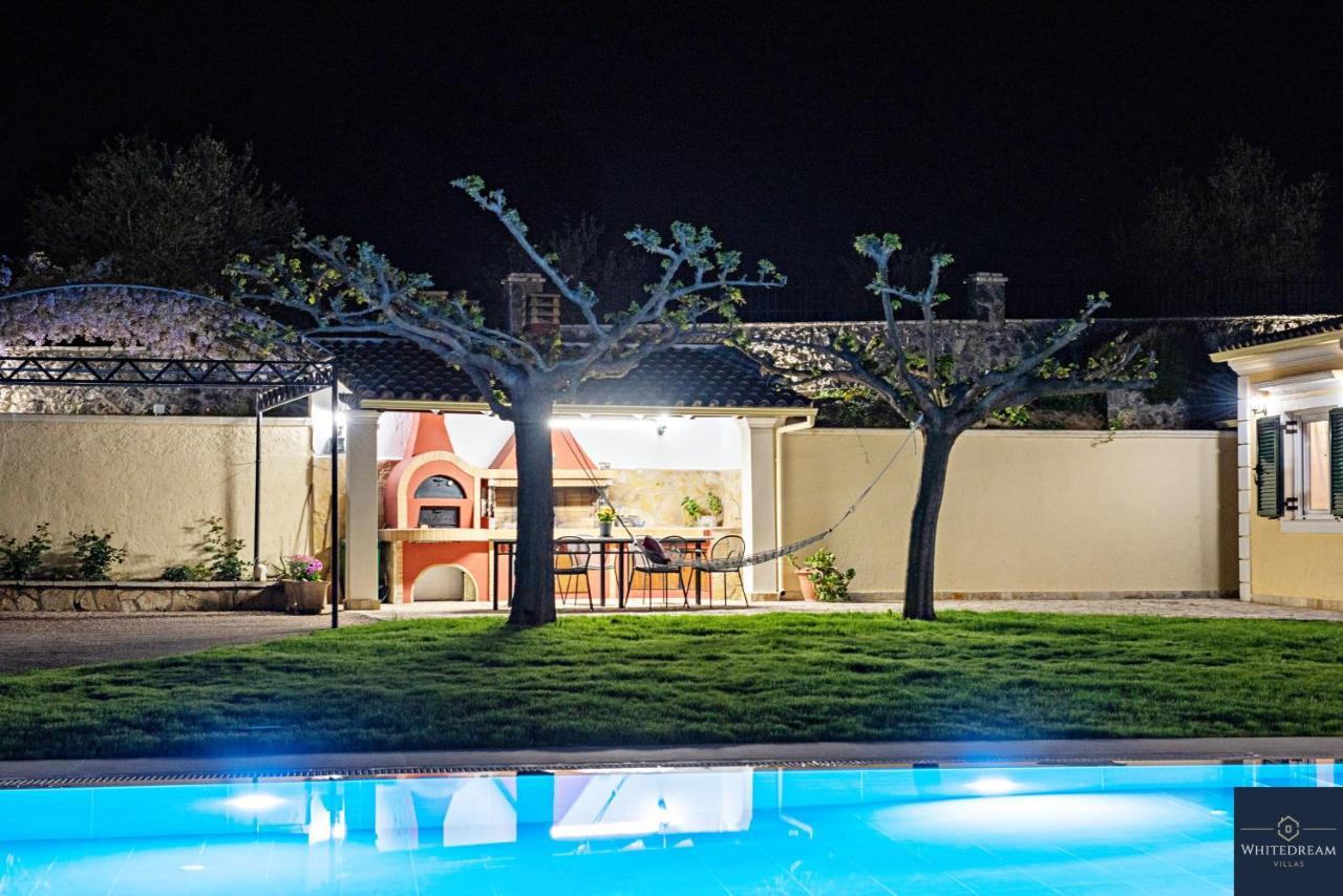Villa Pine Forest Kompítsion Екстериор снимка