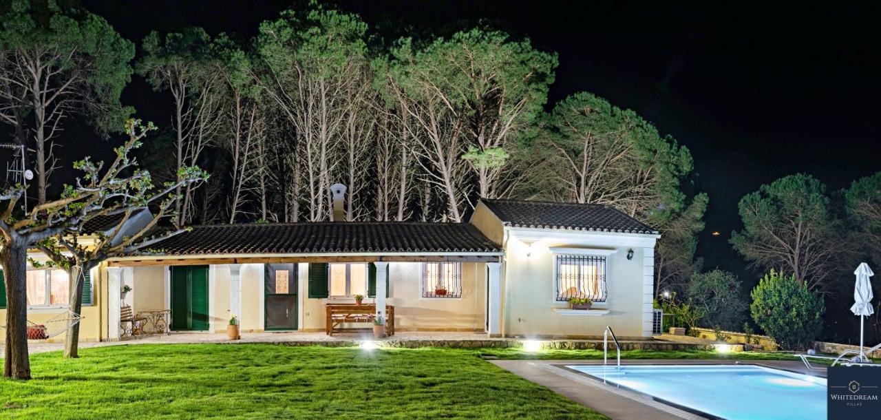 Villa Pine Forest Kompítsion Екстериор снимка
