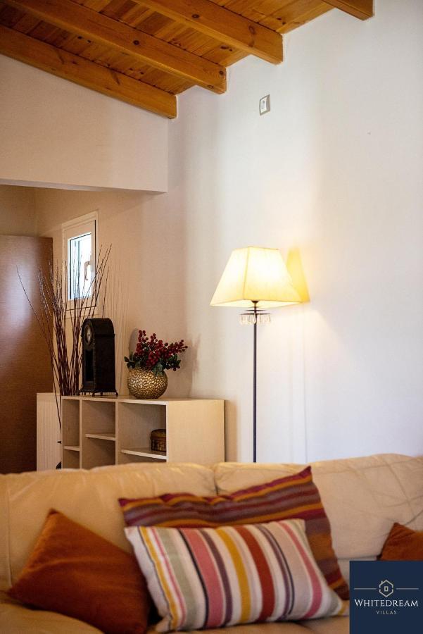Villa Pine Forest Kompítsion Екстериор снимка