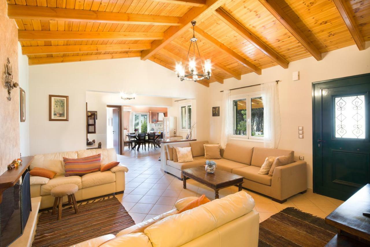 Villa Pine Forest Kompítsion Екстериор снимка