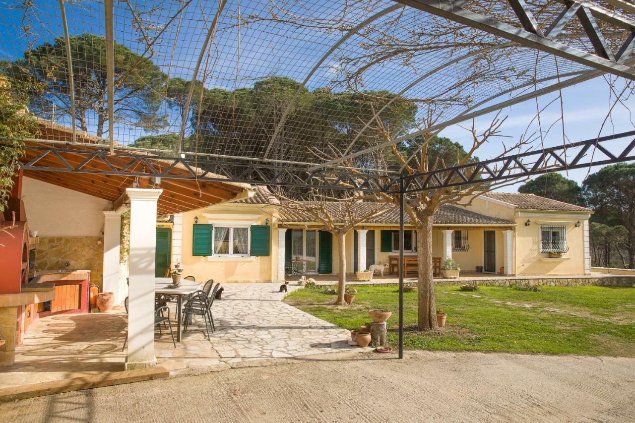 Villa Pine Forest Kompítsion Екстериор снимка