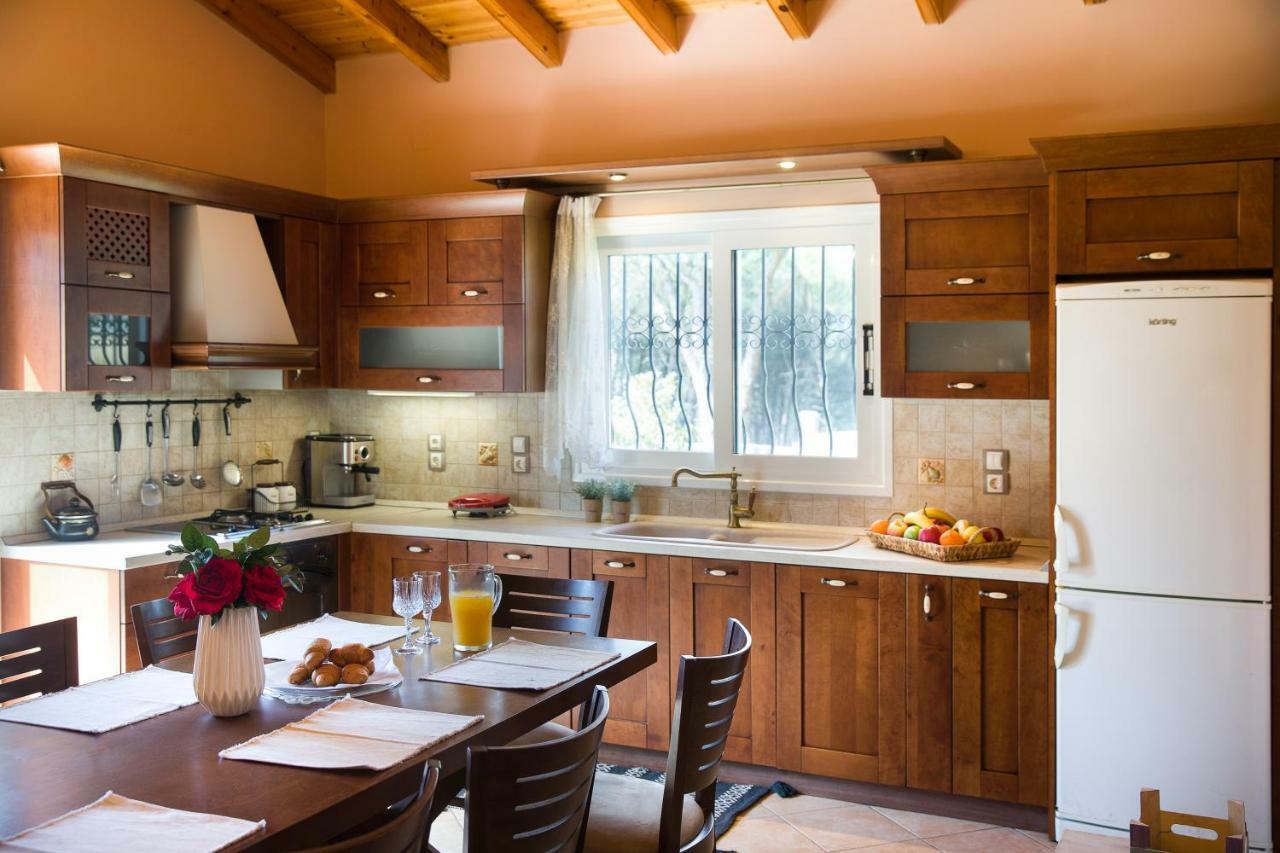 Villa Pine Forest Kompítsion Екстериор снимка