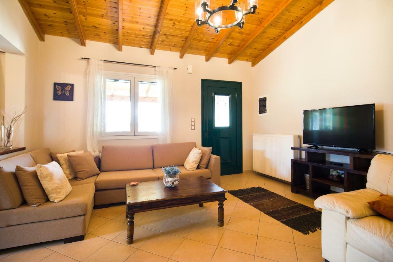 Villa Pine Forest Kompítsion Екстериор снимка